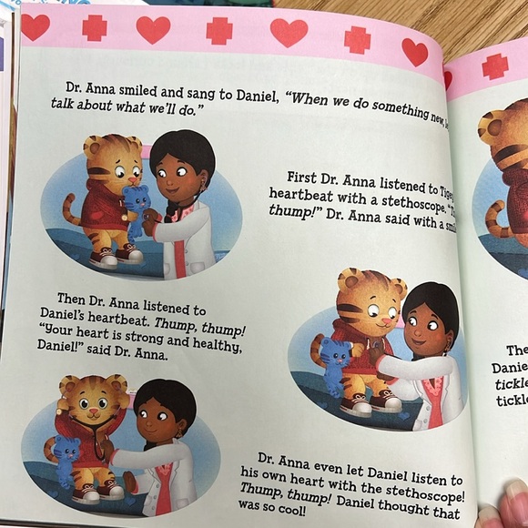 Lot of 7 Daniel Tiger Books - Picture 9 of 10